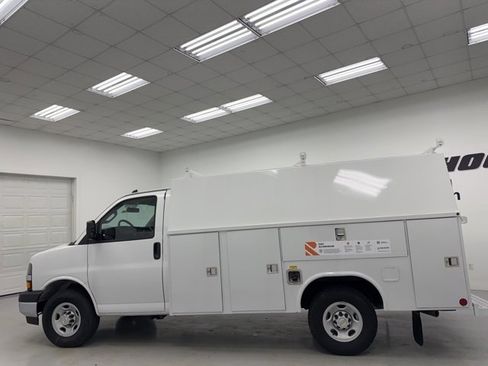 New 2025 Chevrolet Express 3500 w/ Power Convenience Package image 8