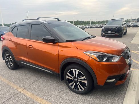 Used 2020 Nissan Kicks SR w/ SR Premium Package FWD image 4