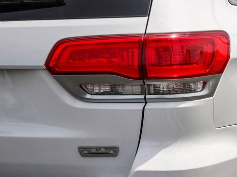 Used 2018 Jeep Grand Cherokee Limited RWD image 12