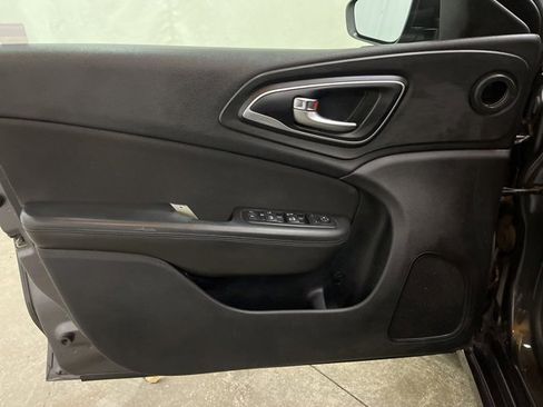 Used 2015 Chrysler 200 Limited w/ Convenience Group image 28
