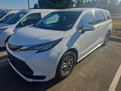 Used 2021 Toyota Sienna LE