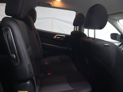 Used 2020 Nissan Pathfinder S image 13