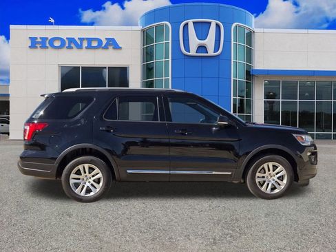 Used 2019 Ford Explorer XLT w/ Equipment Group 202A image 2