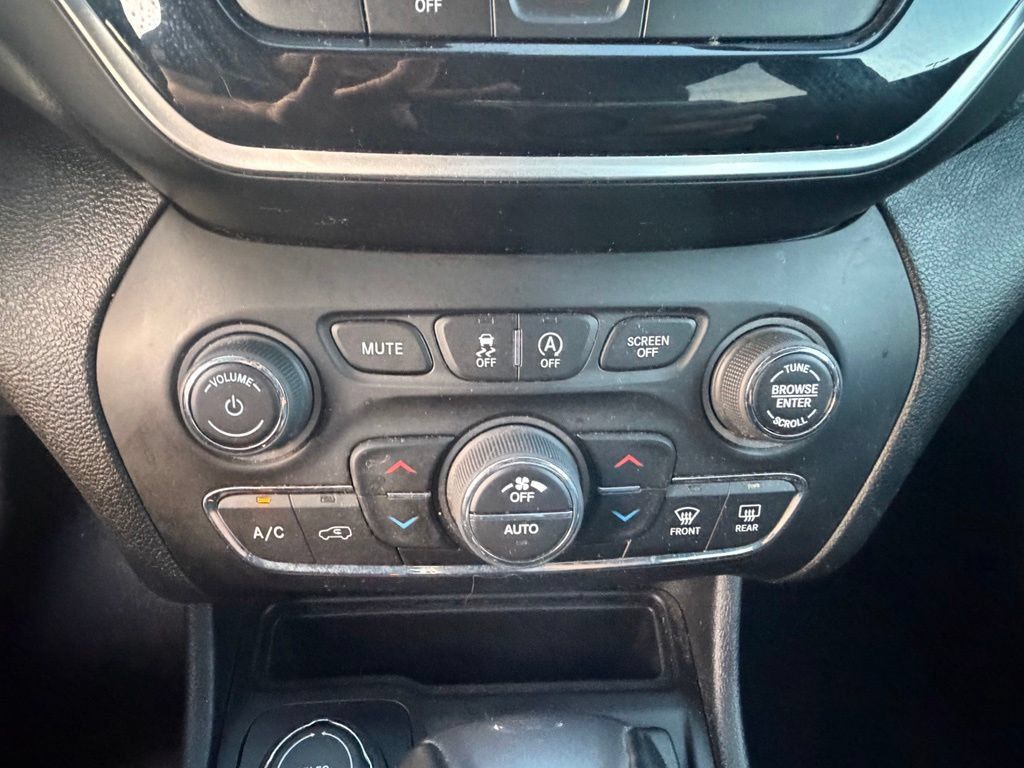 Used 2019 Jeep Cherokee Limited AWD/4WD image 20