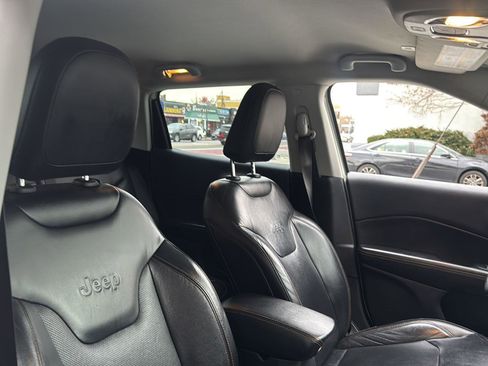 Used 2018 Jeep Compass Limited image 34