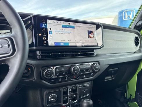 Used 2025 Jeep Wrangler Willys image 28