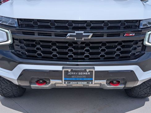 Used 2024 Chevrolet Suburban Z71 w/ Luxury Package AWD/4WD image 10