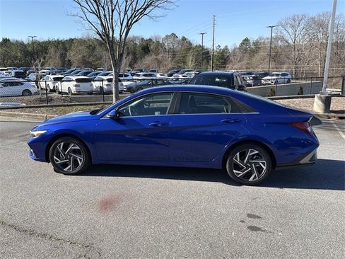 Certified 2025 Hyundai Elantra SEL image 4