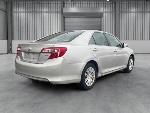 Used 2014 Toyota Camry LE image 32