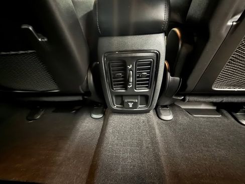 Used 2019 Jeep Grand Cherokee Altitude AWD/4WD image 33