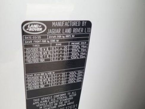 Used 2025 Land Rover Discovery S AWD/4WD image 36