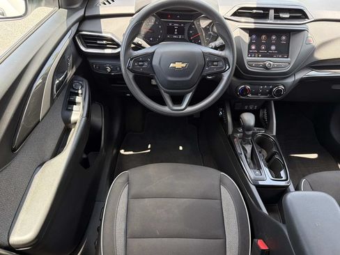 Used 2023 Chevrolet TrailBlazer LT FWD image 9