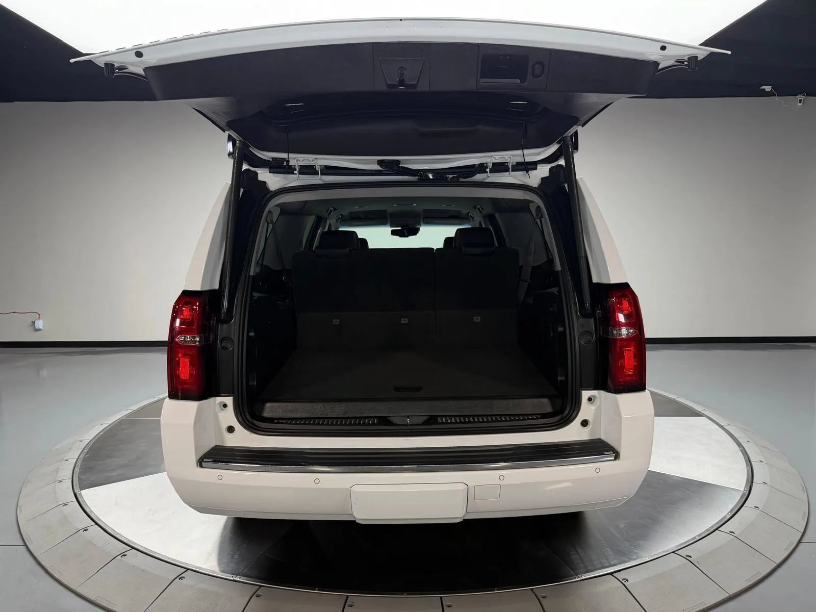 Used 2016 Chevrolet Suburban LTZ AWD/4WD image 13