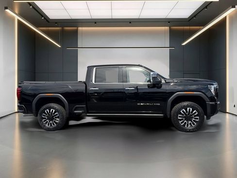 Used 2024 GMC Sierra 2500 Denali Ultimate AWD/4WD image 7