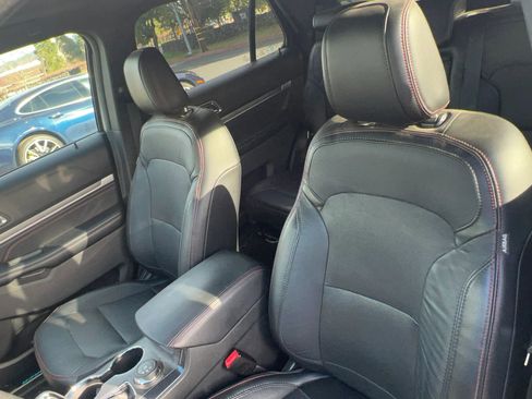 Used 2018 Ford Explorer Sport image 12