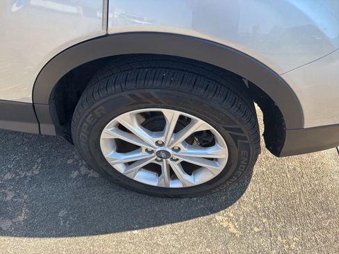 Used 2019 Ford Escape SEL image 15