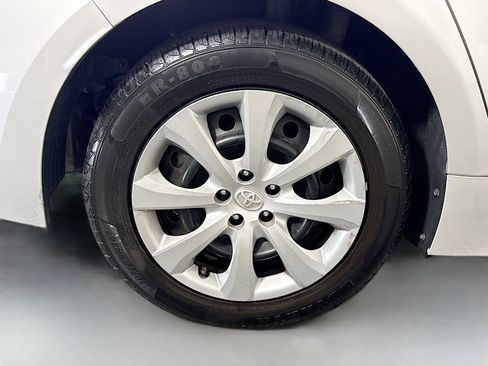 Used 2021 Toyota Corolla LE FWD image 32