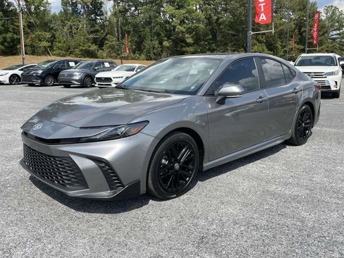 Used 2025 Toyota Camry SE w/ Multimedia Upgrade Package image 6