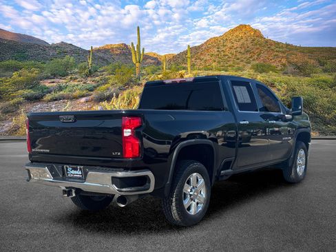 Used 2021 Chevrolet Silverado 2500 LTZ AWD/4WD image 4