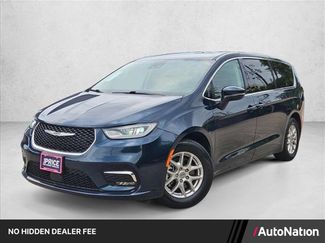 Used 2023 Chrysler Pacifica Touring-L FWD video 1