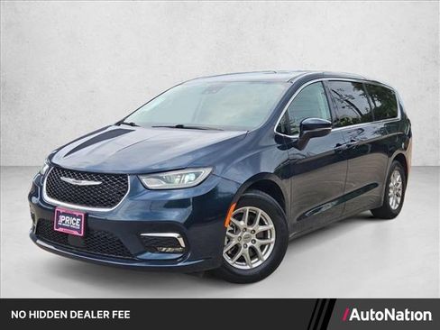 Used 2023 Chrysler Pacifica Touring-L FWD image 1