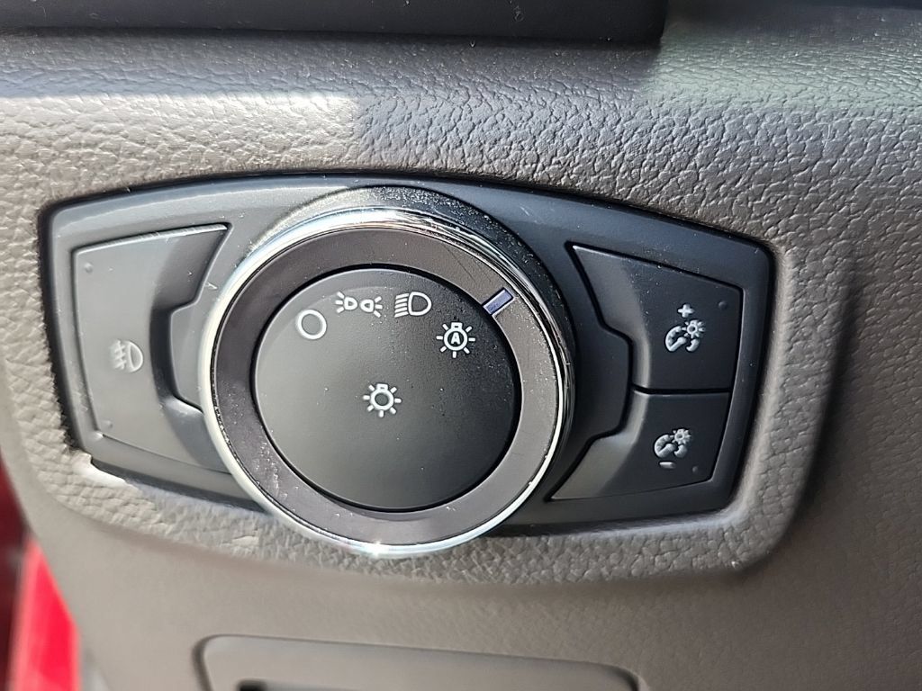 Used 2019 Ford Expedition Limited w/ Equipment Group 302A AWD/4WD image 17