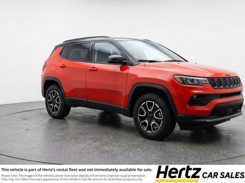 Used 2025 Jeep Compass Trailhawk AWD/4WD image 1