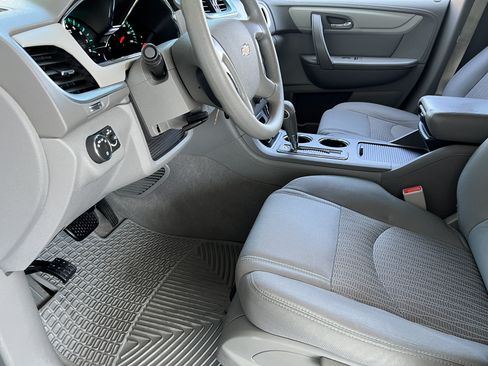 Used 2017 Chevrolet Traverse LS AWD/4WD image 12