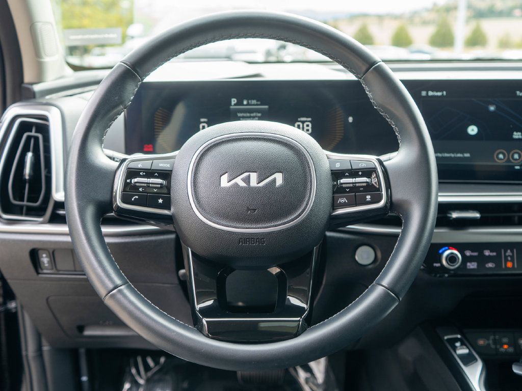 Certified 2025 Kia Sorento S w/ Panoramic Sunroof Package AWD/4WD image 16