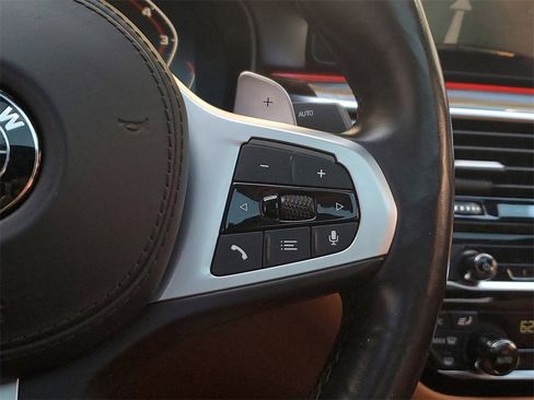 Used 2021 BMW M550i xDrive w/ Executive Package image 27