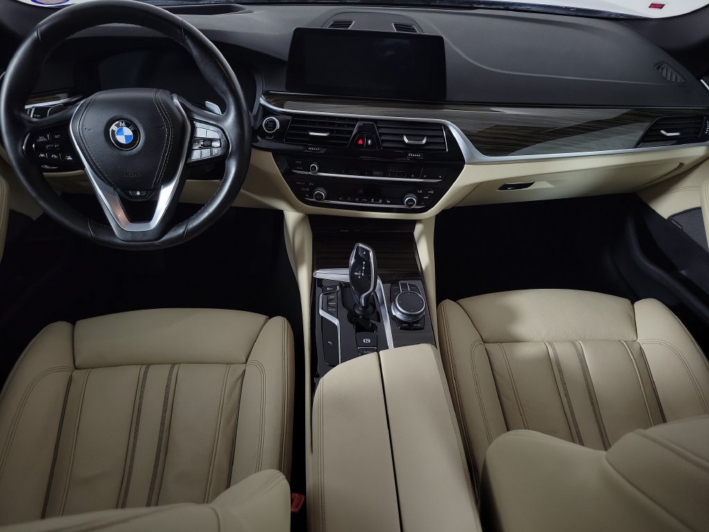 Used 2020 BMW 530i xDrive w/ Premium Package AWD/4WD image 11