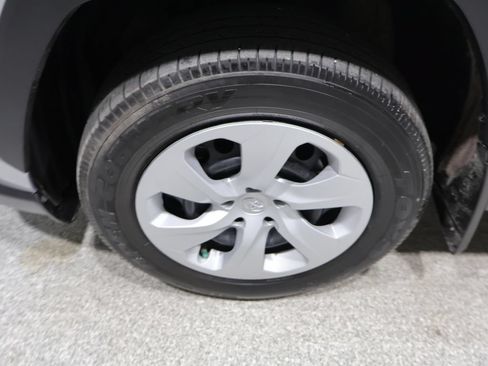 Used 2023 Toyota RAV4 LE AWD/4WD image 8