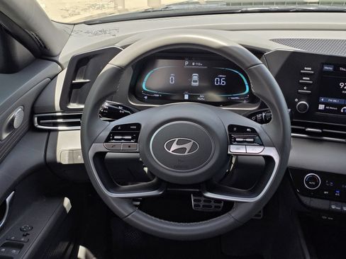 Certified 2025 Hyundai Elantra Sport FWD image 26