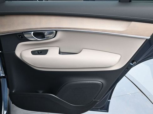 New 2026 Volvo XC90 B5 Plus image 16