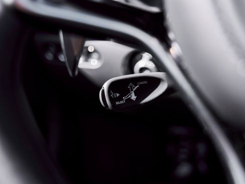 Used 2025 McLaren Artura Spider image 52