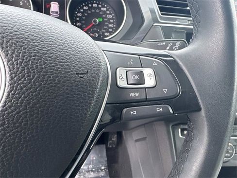 Used 2020 Volkswagen Tiguan SE w/ Panoramic Sunroof Package image 29
