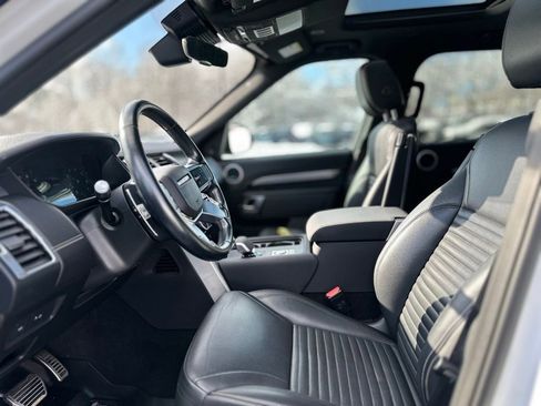 Used 2022 Land Rover Discovery S R-Dynamic image 12