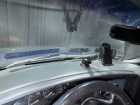 Used 2002 Chevrolet Avalanche 1500 4dr 4WD Crew Cab SB w/ Off-Road Suspension Pkg image 20