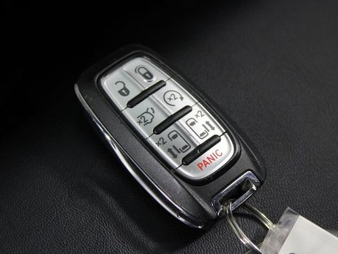 Used 2024 Chrysler Pacifica Touring-L image 27