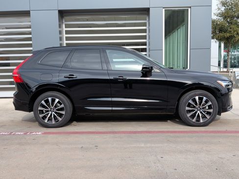 Used 2025 Volvo XC60 B5 Plus image 11