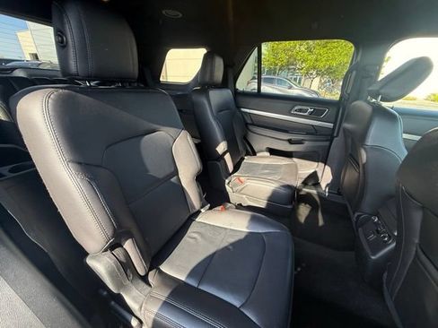 Used 2018 Ford Explorer XLT w/ Equipment Group 202A AWD/4WD image 20