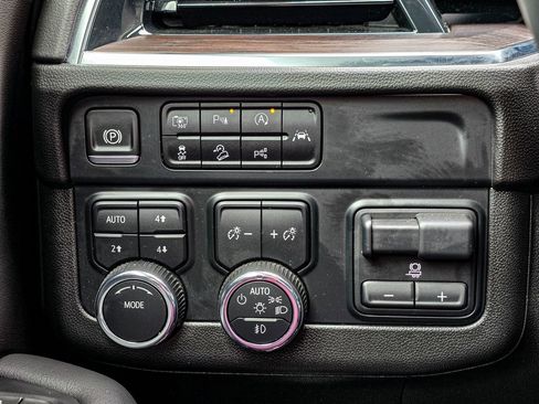 Used 2025 Chevrolet Tahoe Z71 w/ Sun And Tow Package image 26