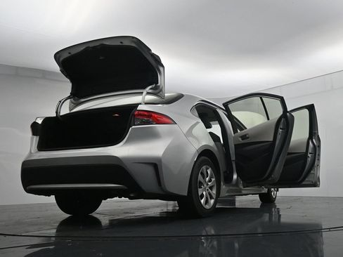 Used 2022 Toyota Corolla LE FWD image 30