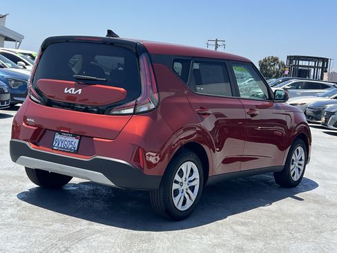 Certified 2025 Kia Soul LX FWD image 7