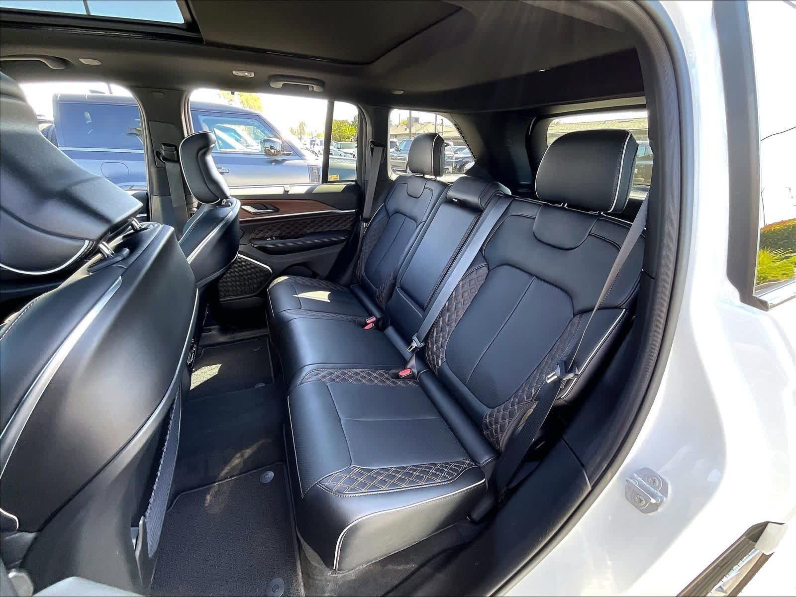 Used 2025 Jeep Grand Cherokee Summit w/ Adv Protech Group IV AWD/4WD image 29