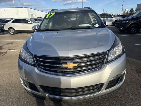 Used 2017 Chevrolet Traverse LT w/ Style and Technology Package image 7