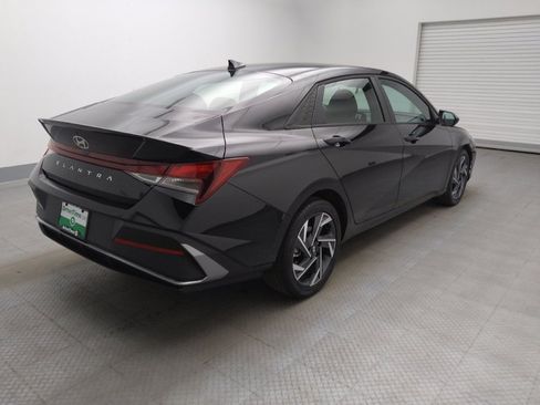 Used 2025 Hyundai Elantra Sport FWD image 9