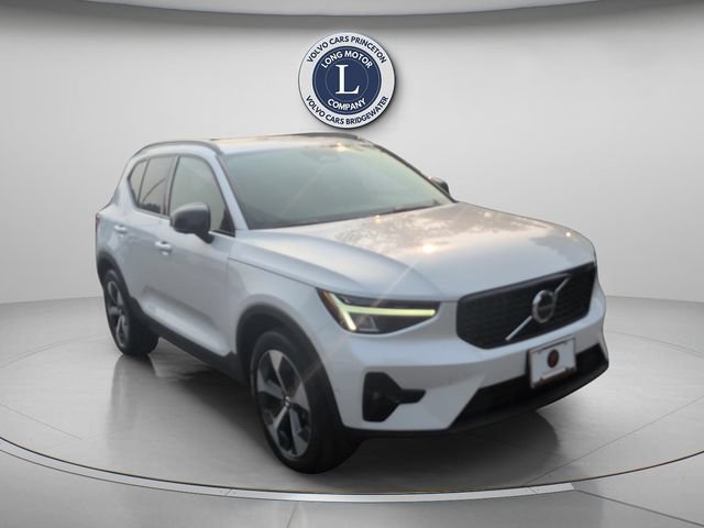 Certified 2024 Volvo XC40 B5 Plus w/ Protection Package Premier AWD/4WD image 12