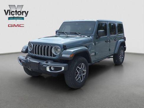 Used 2024 Jeep Wrangler Unlimited Sahara w/ Technology Group AWD/4WD image 3
