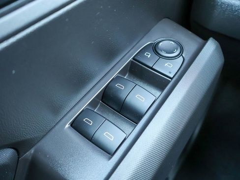 Used 2025 Chevrolet Colorado W/T image 17